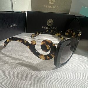 Prada sunglasses authentic!